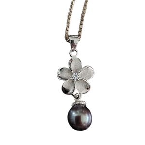 Elegant 925 Silver Flower Pendant Necklace And Chain